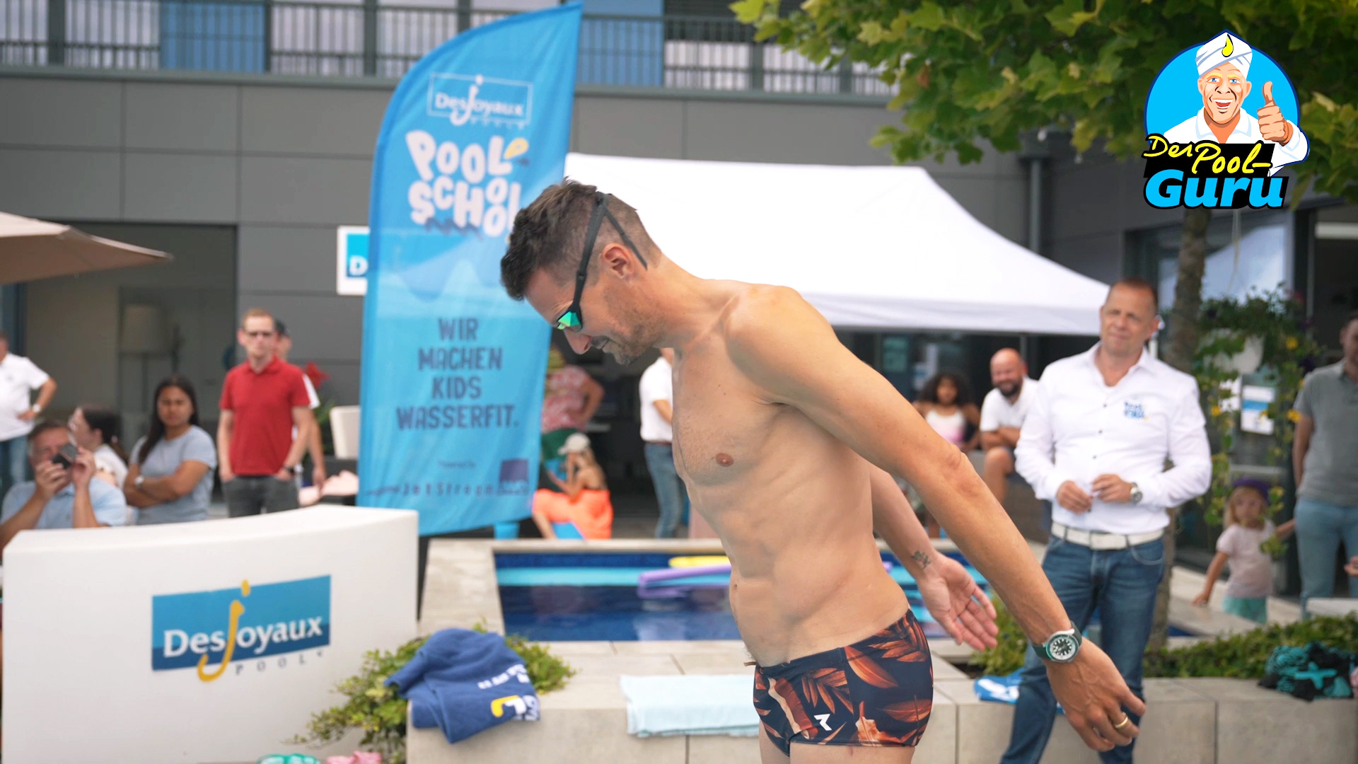 Jan Frodeno testet die Gegenstromanlage im Desjoyaux Pool