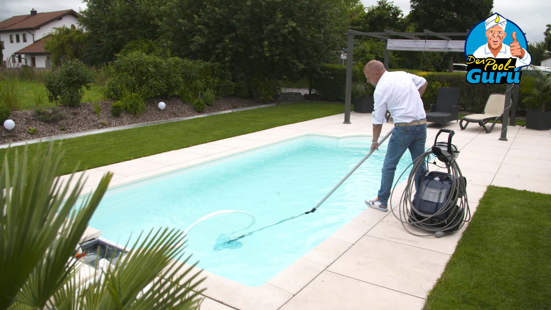 Swimmingpool automatisch reinigen