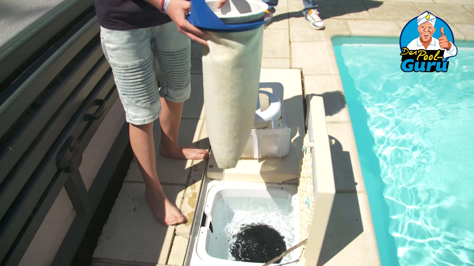 Filtersack Poolfilter entnehmen - Wasser ablaufen lassen